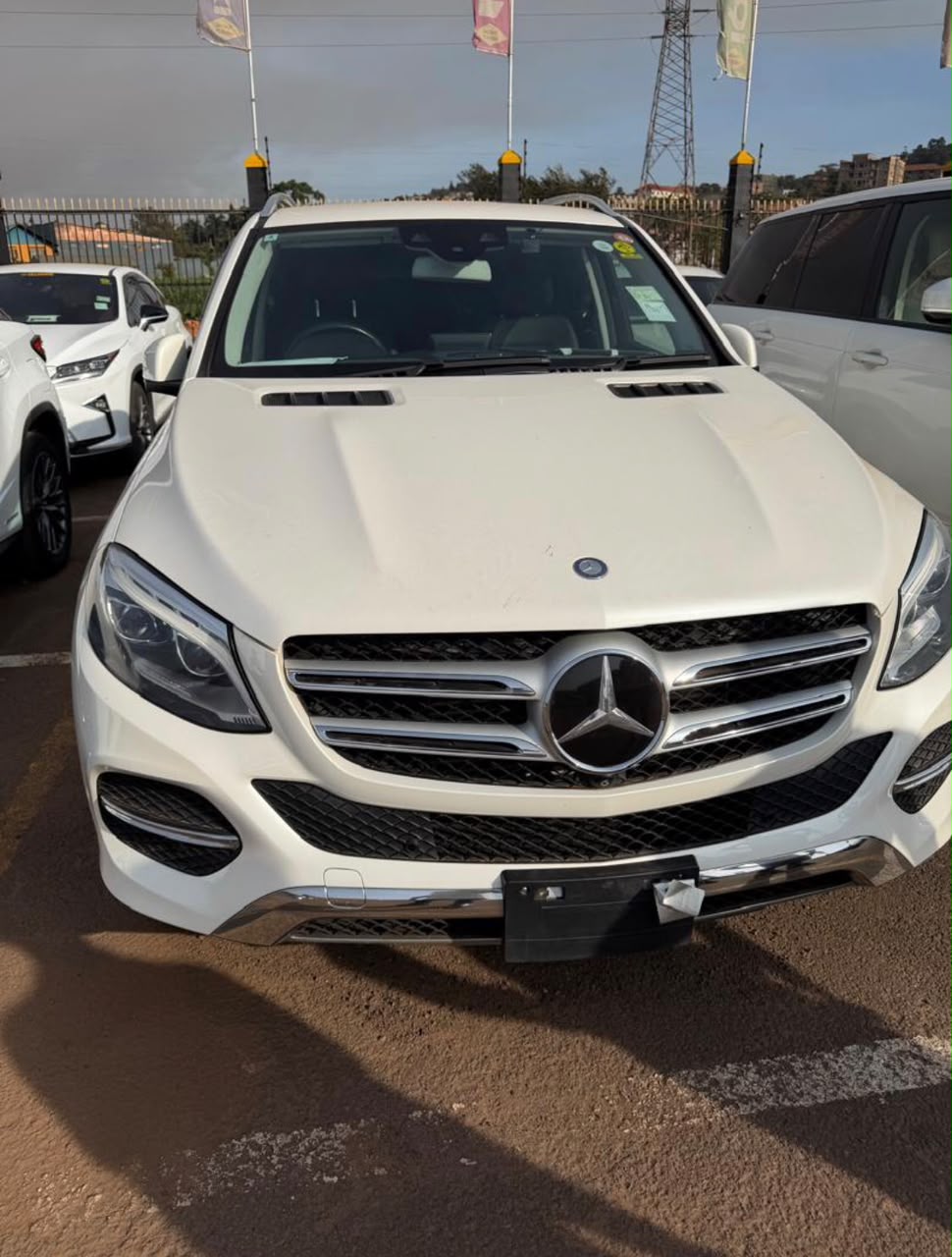 Mercedes-Benz SUV, photo 1 of 2