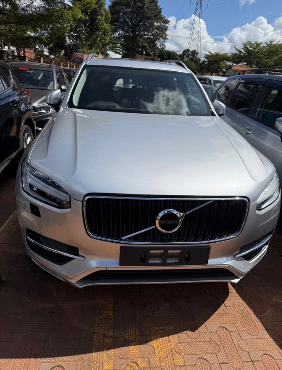 Volvo SUV, photo 1 of 4