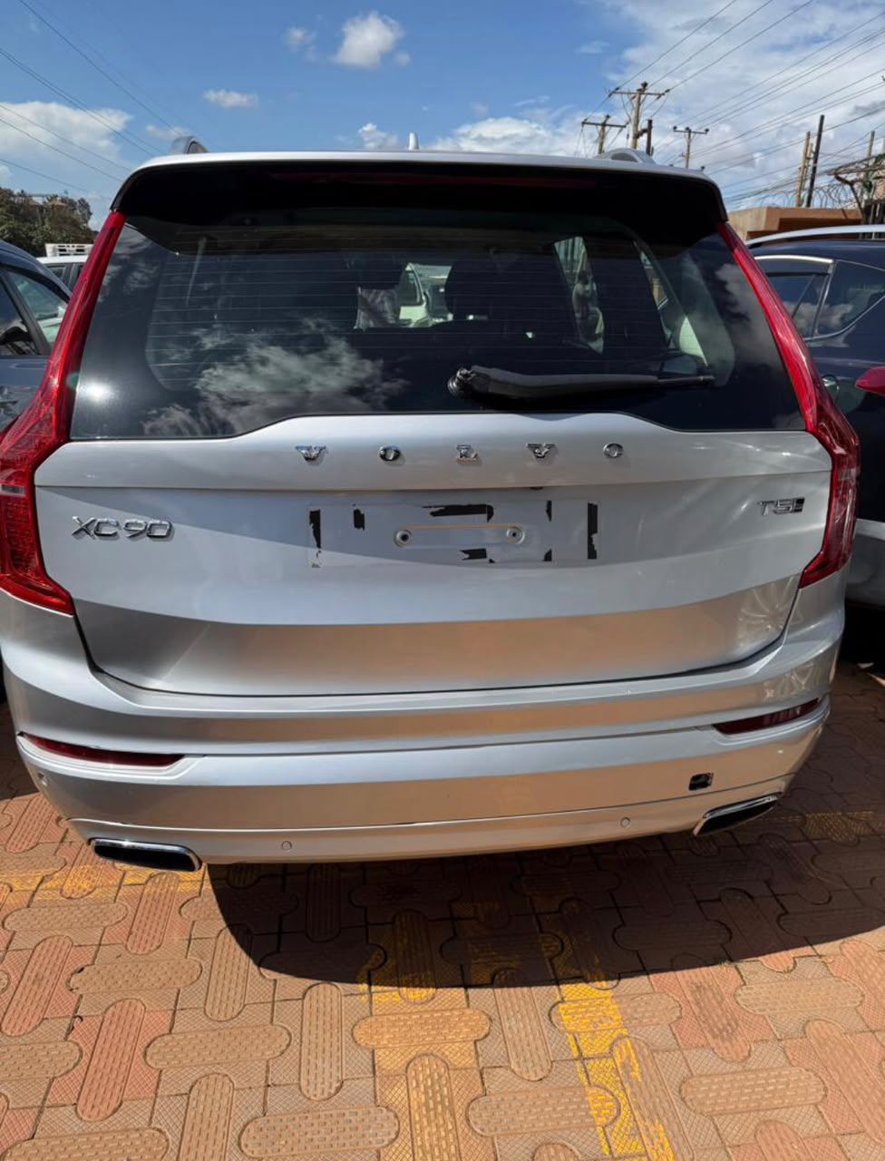 Volvo SUV, photo 2 of 4